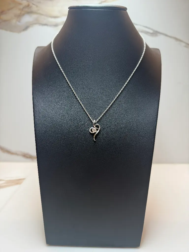 0.25 Diamonds in 18ct White Gold Pendant