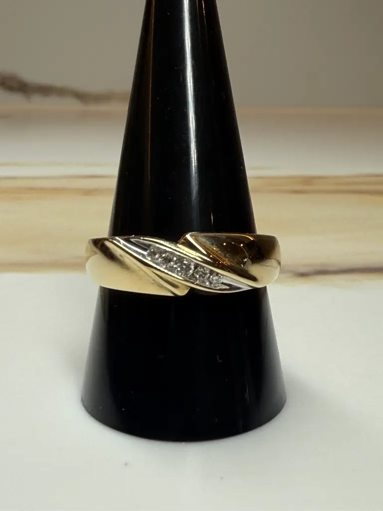 5 Diamond 9ct Gold Ring